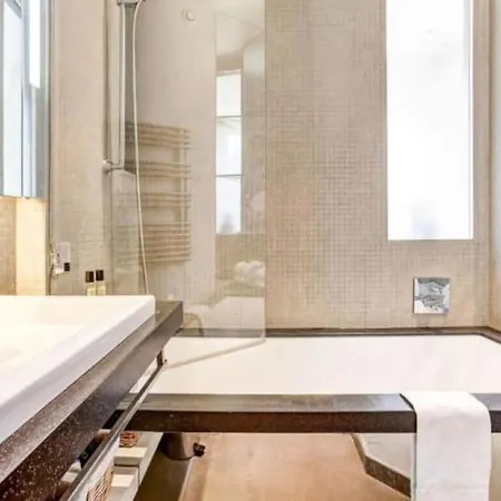 Guestready - Spacious Near Champs-elysees Apartment