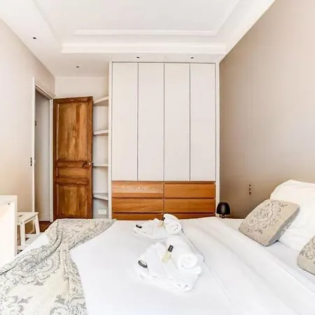 Guestready - Spacious Near Champs-elysees * Parigi