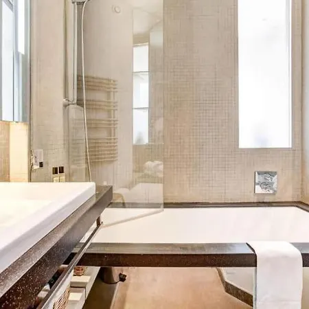 Guestready - Spacious Near Champs-elysees * Parigi